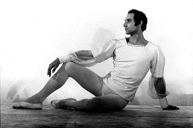 Иллюстрация к книге — Жизнь в балете. Семейные хроники Плисецких и Мессереров [i_053.jpg]