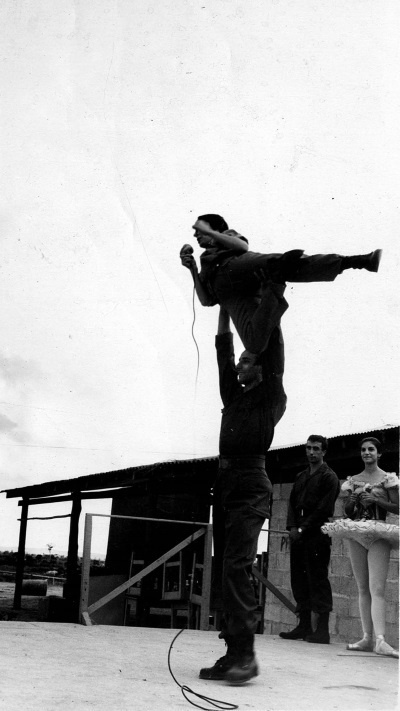 Иллюстрация к книге — Жизнь в балете. Семейные хроники Плисецких и Мессереров [i_060.jpg]