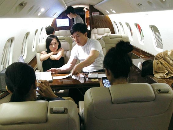 Иллюстрация к книге — Джеки Чан. Я счастливый [pic_61.jpg]