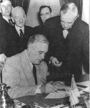 Иллюстрация к книге — Наука. Величайшие теории. Выпуск 6. Когда фотон встречает электрон. Фейнман. Квантовая электродинамика [img_19.jpg]