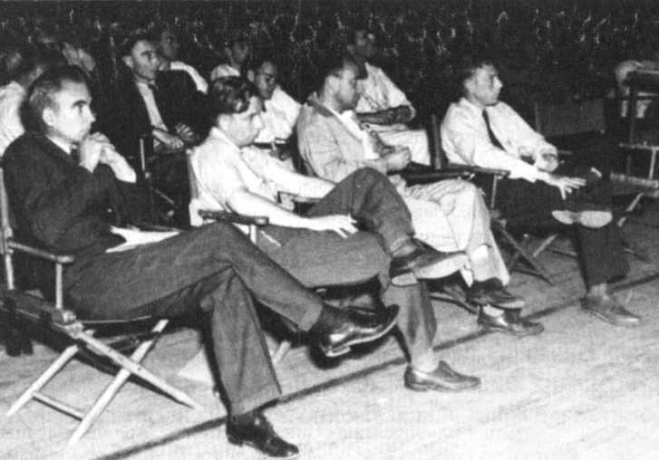 Иллюстрация к книге — Наука. Величайшие теории. Выпуск 6. Когда фотон встречает электрон. Фейнман. Квантовая электродинамика [img_21.jpg]