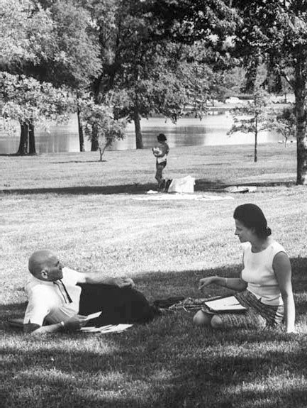 Иллюстрация к книге — Мастера секса. Жизнь и эпоха Уильяма Мастерса и Вирджинии Джонсон – пары, которая учила Америку любить [i_014.jpg]