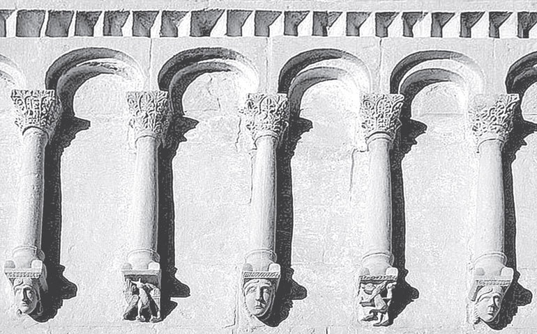 Иллюстрация к книге — Повести каменных горожан. Очерки о декоративной скульптуре Санкт-Петербурга [i_013.jpg]