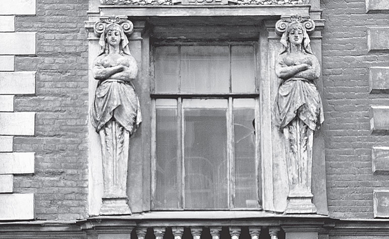 Иллюстрация к книге — Повести каменных горожан. Очерки о декоративной скульптуре Санкт-Петербурга [i_031.jpg]