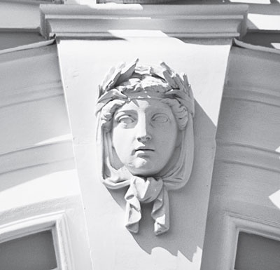 Иллюстрация к книге — Повести каменных горожан. Очерки о декоративной скульптуре Санкт-Петербурга [i_068.jpg]