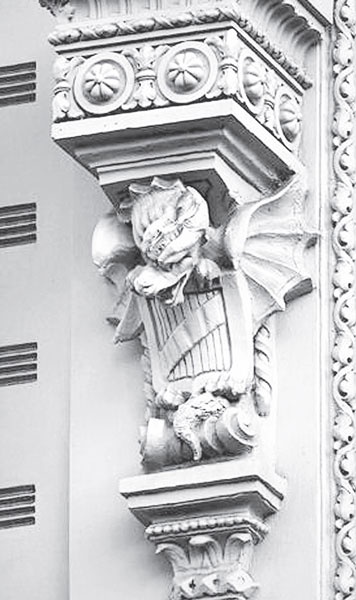 Иллюстрация к книге — Повести каменных горожан. Очерки о декоративной скульптуре Санкт-Петербурга [i_182.jpg]