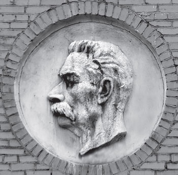 Иллюстрация к книге — Повести каменных горожан. Очерки о декоративной скульптуре Санкт-Петербурга [i_279.jpg]