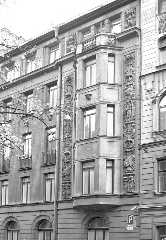 Иллюстрация к книге — Повести каменных горожан. Очерки о декоративной скульптуре Санкт-Петербурга [i_304.jpg]