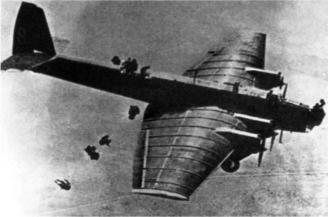 Иллюстрация к книге — Воздушно-десантные войска. История российского десанта [i_038.jpg]