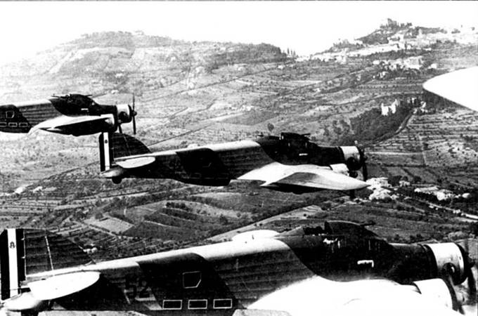 Иллюстрация к книге — Savoia Marchetti S.79 Фотоархив [pic_32.jpg]