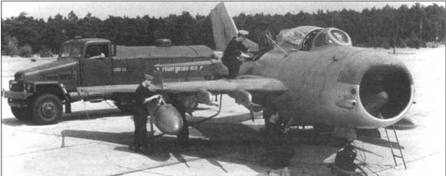 Иллюстрация к книге — МиГ-19 [pic_101.jpg]