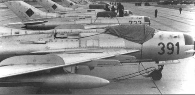 Иллюстрация к книге — МиГ-19 [pic_102.jpg]