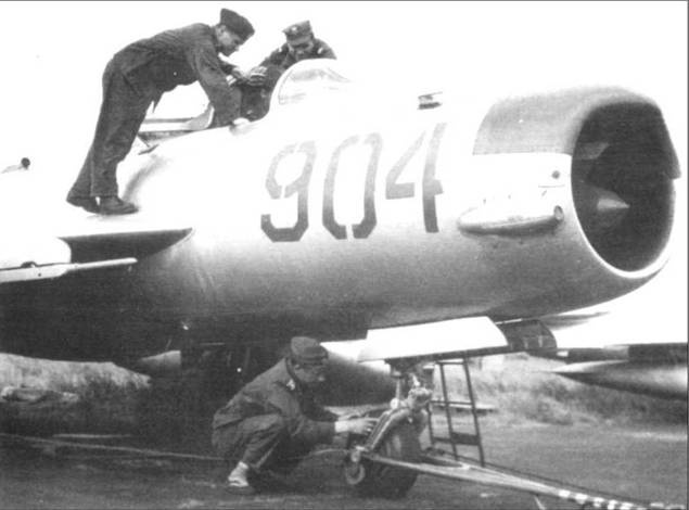 Иллюстрация к книге — МиГ-19 [pic_105.jpg]