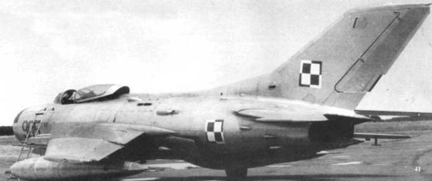 Иллюстрация к книге — МиГ-19 [pic_106.jpg]