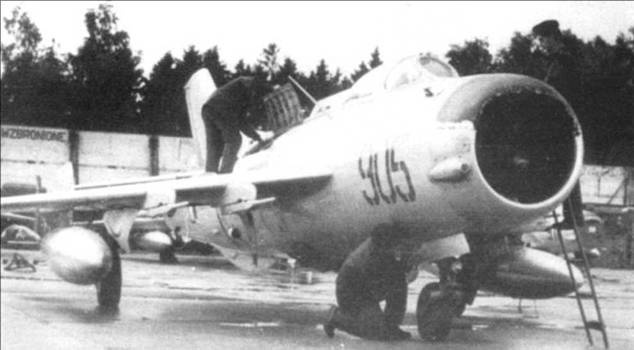 Иллюстрация к книге — МиГ-19 [pic_109.jpg]