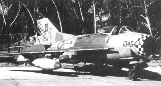 Иллюстрация к книге — МиГ-19 [pic_126.jpg]