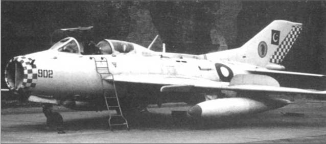 Иллюстрация к книге — МиГ-19 [pic_140.jpg]