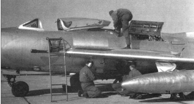 Иллюстрация к книге — МиГ-19 [pic_50.jpg]