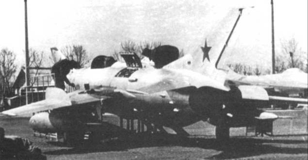 Иллюстрация к книге — МиГ-19 [pic_79.jpg]