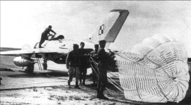 Иллюстрация к книге — МиГ-19 [pic_88.jpg]