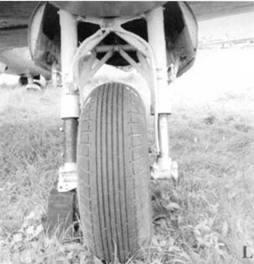 Иллюстрация к книге — Пе-2 [pic_213.jpg]