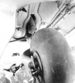 Иллюстрация к книге — Пе-2 [pic_244.jpg]