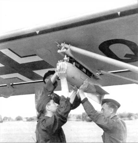 Иллюстрация к книге — Fieseler Storch [pic_125.jpg]