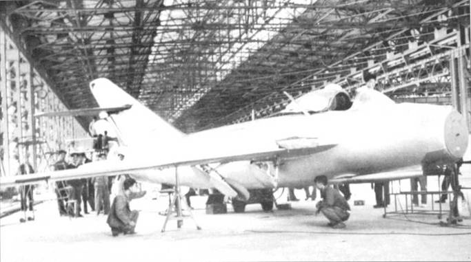 Иллюстрация к книге — МиГ-17 [pic_137.jpg]