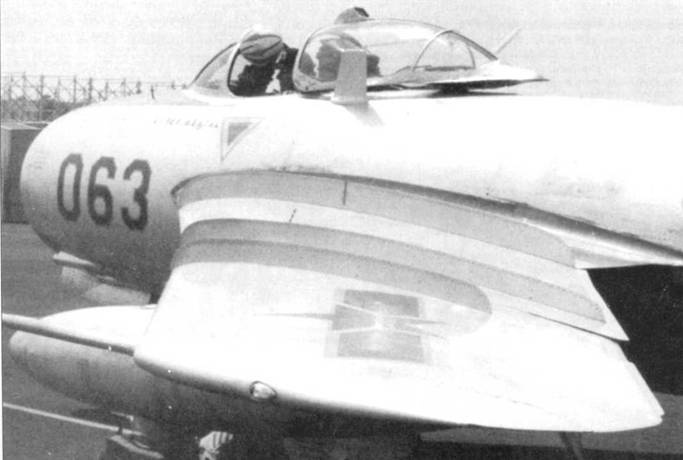 Иллюстрация к книге — МиГ-17 [pic_140.jpg]