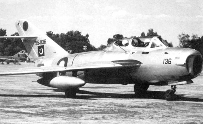 Иллюстрация к книге — МиГ-17 [pic_143.jpg]