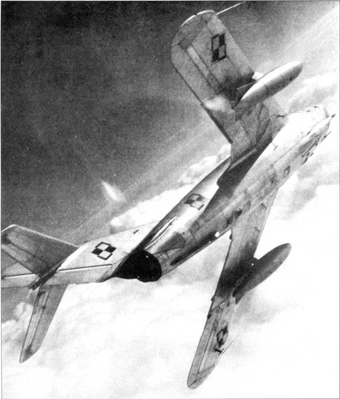 Иллюстрация к книге — МиГ-17 [pic_147.jpg]