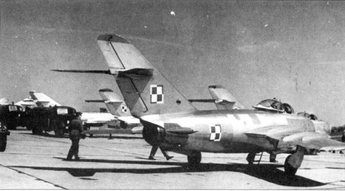 Иллюстрация к книге — МиГ-17 [pic_148.jpg]