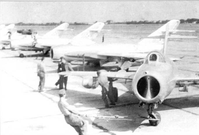 Иллюстрация к книге — МиГ-17 [pic_154.jpg]