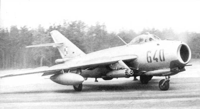 Иллюстрация к книге — МиГ-17 [pic_168.jpg]