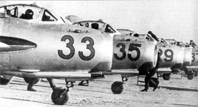 Иллюстрация к книге — МиГ-17 [pic_17.jpg]