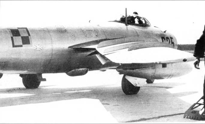 Иллюстрация к книге — МиГ-17 [pic_170.jpg]