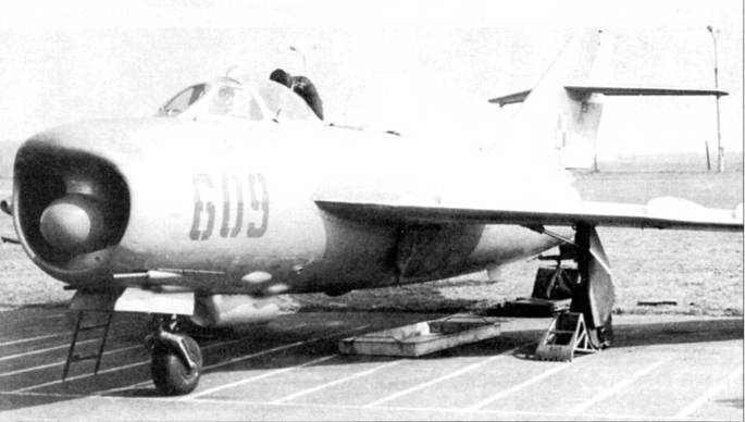 Иллюстрация к книге — МиГ-17 [pic_183.jpg]