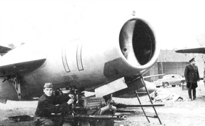 Иллюстрация к книге — МиГ-17 [pic_61.jpg]