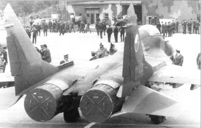 Иллюстрация к книге — МиГ-29 [pic_195.jpg]