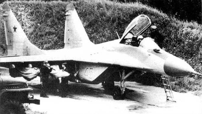 Иллюстрация к книге — МиГ-29 [pic_24.jpg]