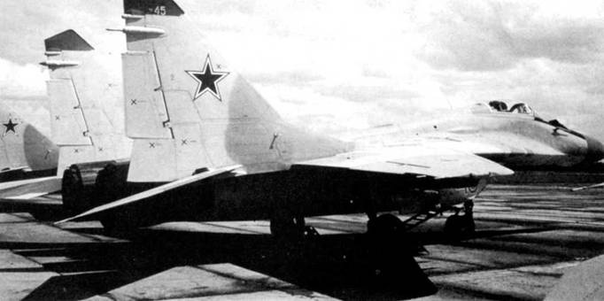 Иллюстрация к книге — МиГ-29 [pic_53.jpg]