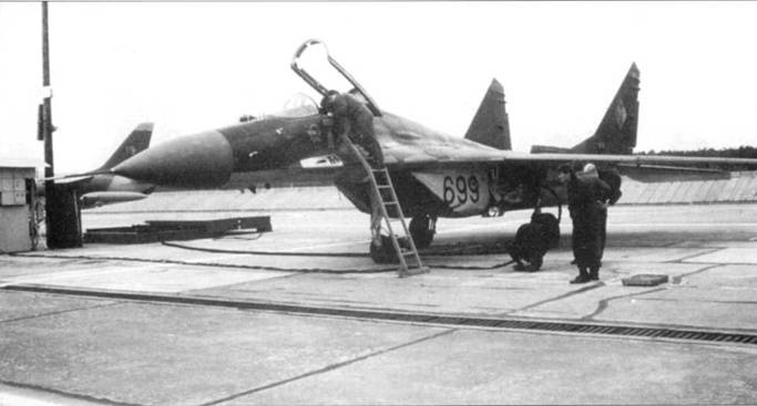 Иллюстрация к книге — МиГ-29 [pic_63.jpg]