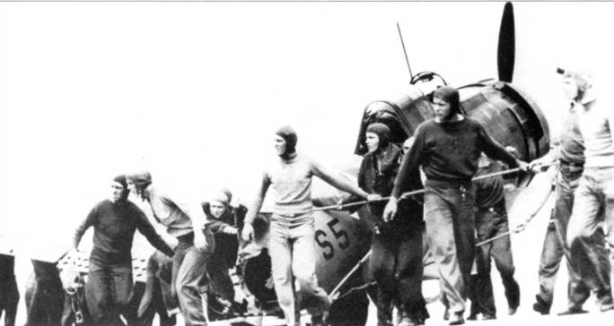 Иллюстрация к книге — SBD «Dauntless» [pic_44.jpg]