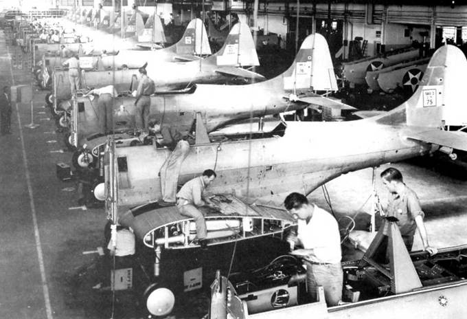 Иллюстрация к книге — SBD «Dauntless» [pic_73.jpg]