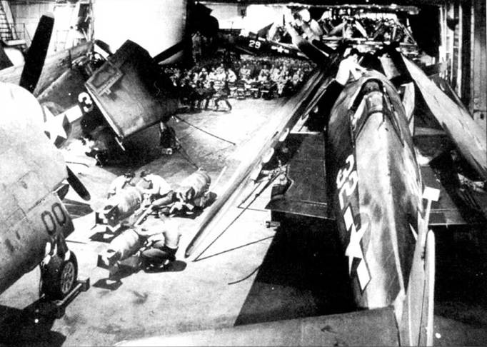 Иллюстрация к книге — Авианосцы США «Essex» [pic_54.jpg]