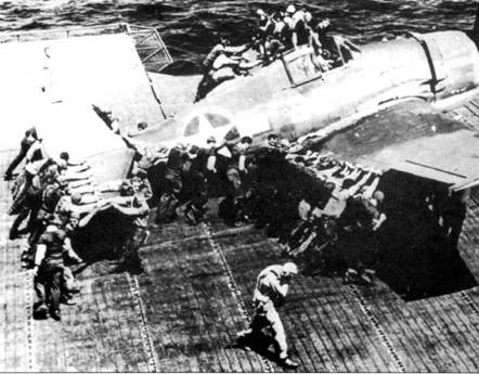 Иллюстрация к книге — Авианосцы США «Essex» [pic_70.jpg]