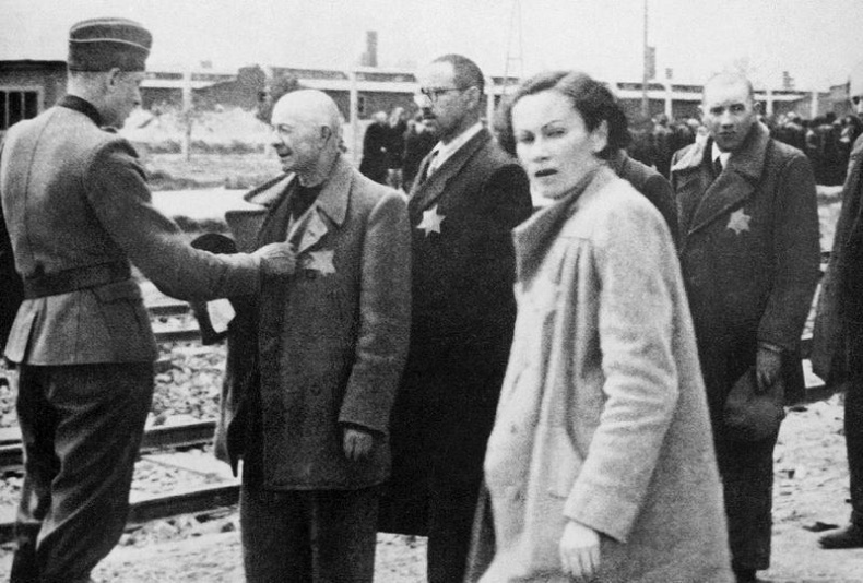 Иллюстрация к книге — Холокост. Новая история [i_045.jpg]