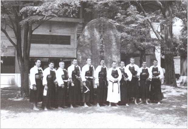 Иллюстрация к книге — &quot;Черный пояс&quot; без грифа секретности [i_025.jpg]