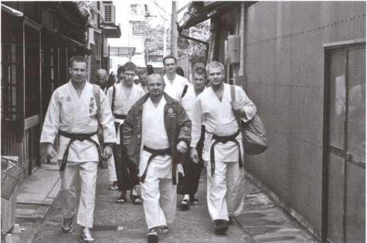 Иллюстрация к книге — &quot;Черный пояс&quot; без грифа секретности [i_034.jpg]