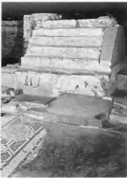 Иллюстрация к книге — Повседневная жизнь Флоренции во времена Данте [i_063.jpg]